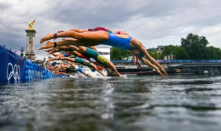 🏊‍♂️ Nadar no rio Sena será permitido a partir do verão de 2025 depois de mais de um século de proibição.